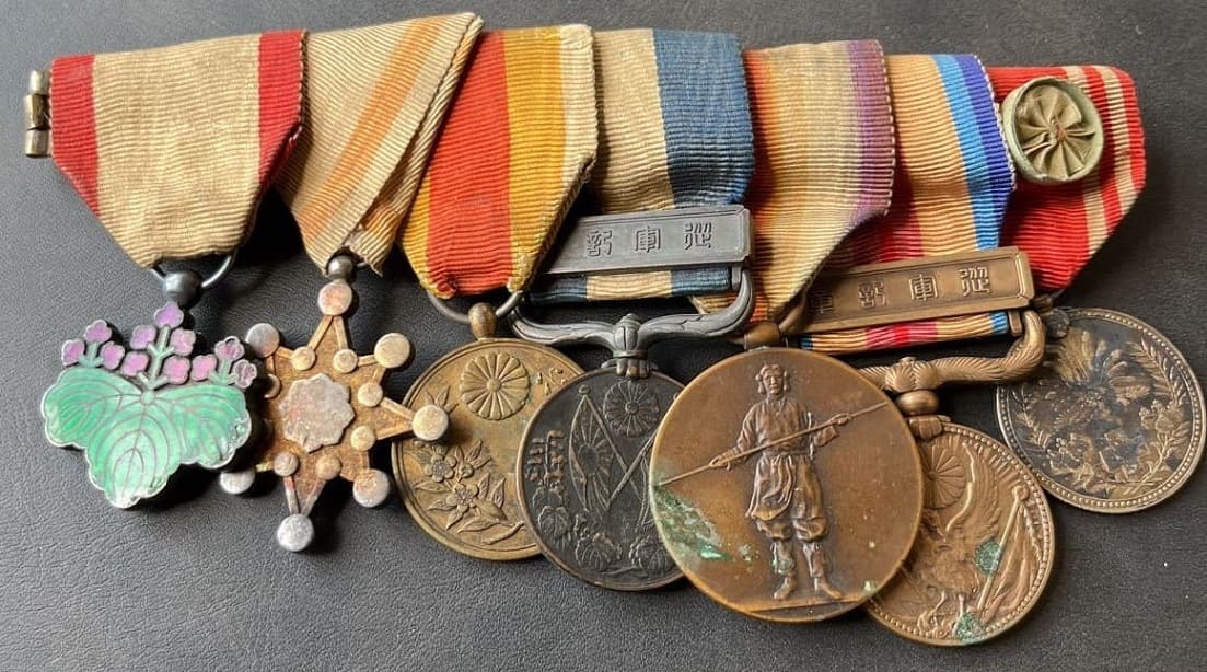 Japanese Medal Bar with marked orders 七 美.jpg