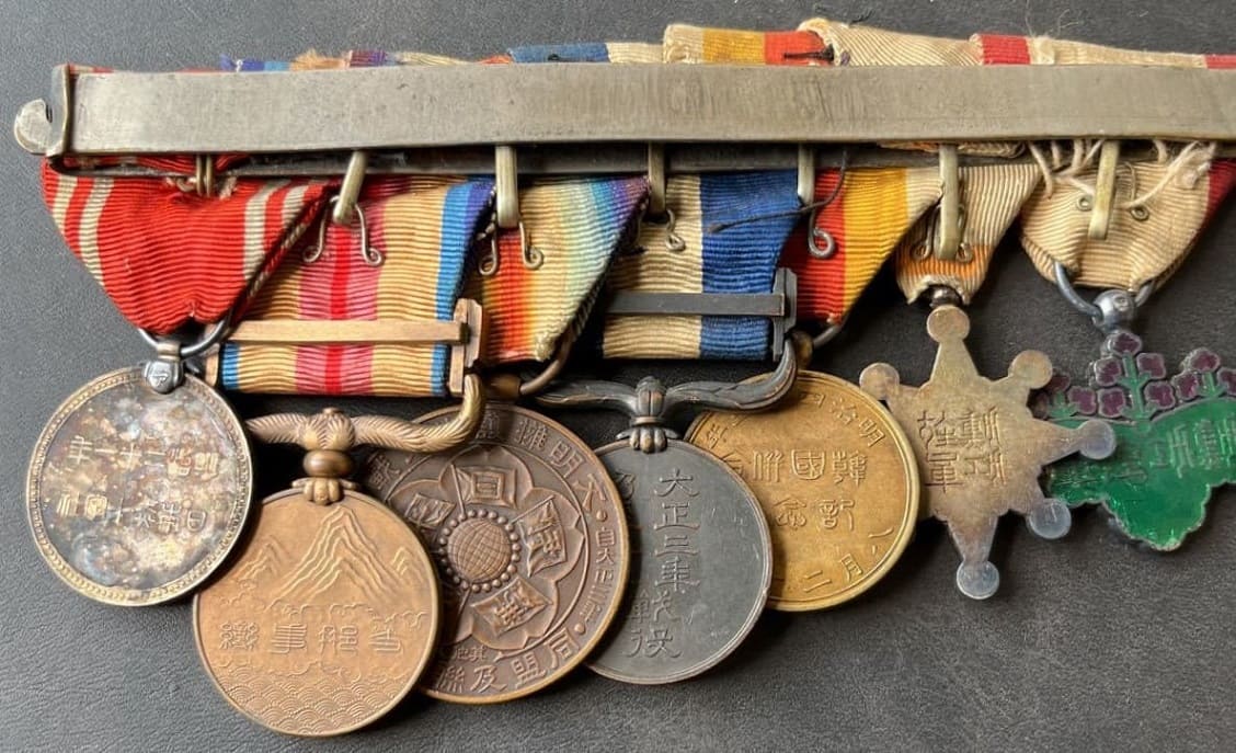 Japanese  Medal Bar with marked orders 七 美.jpg