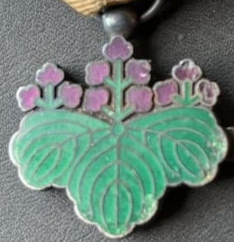 Japanese Medal Bar with marked   orders 七 美.jpg