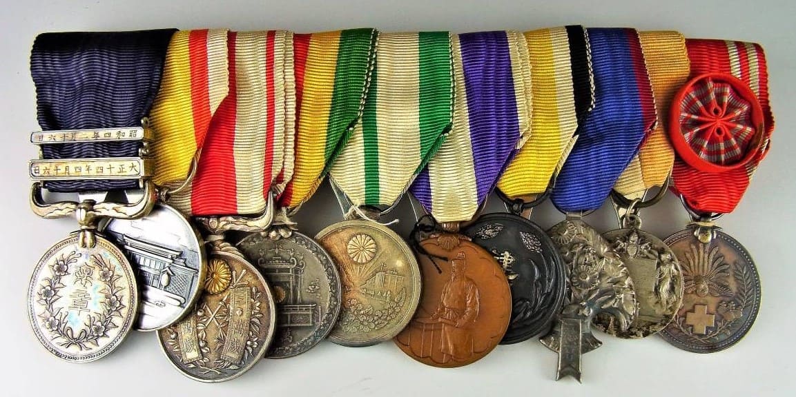 Japanese Medal Bar with Medal  of the Holy See.jpg