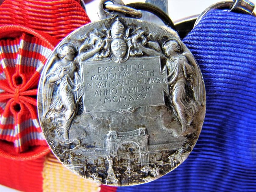 Japanese  Medal Bar with Medal  of the Holy See.jpg