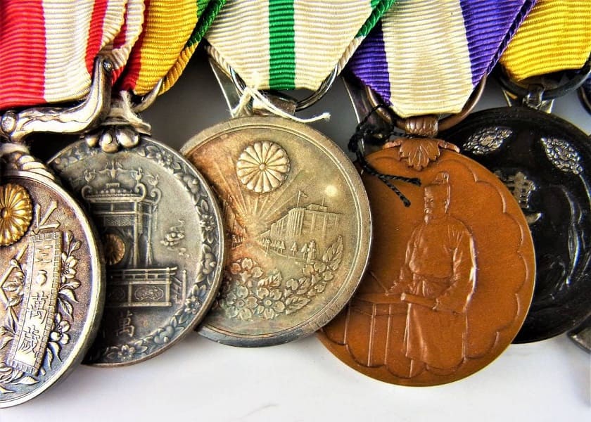 Japanese  Medal  Bar with Medal  of the Holy See.jpg
