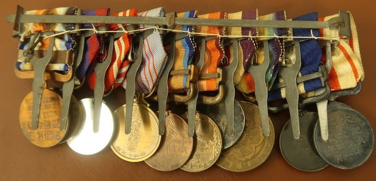 Japanese Medal Bar with Nanjing Regime  Medals.jpg Japanese Medal Bar with Nanjing Regime  Medals.jpg