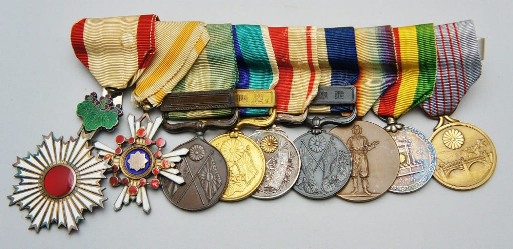 Japanese  Medal Bar with  two 1914-1915 1914-1920 medals.jpg