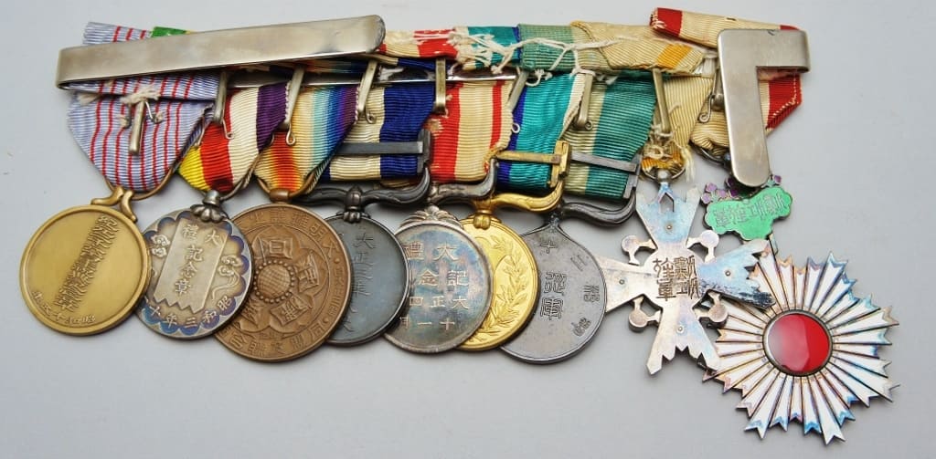 Japanese Medal  Bar with  two 1914-1915 1914-1920 medals.jpg