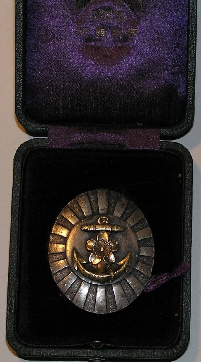 Japanese Naval Academy Graduation  Badge Miyamoto Shoko.jpg