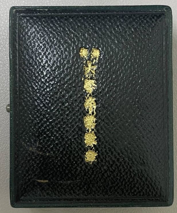 Japanese  Naval  Academy Graduation Badge with Slotted Rays.jpg Japanese  Naval  Academy Graduation Badge with Slotted Rays.jpg