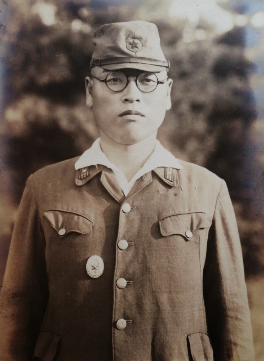 Japanese Officer with Commanding Officer's Badge.jpg