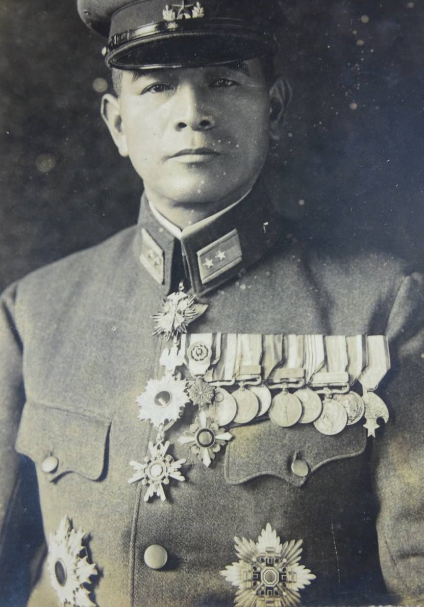 Japanese Officer with Pillars of the State breast star..jpg
