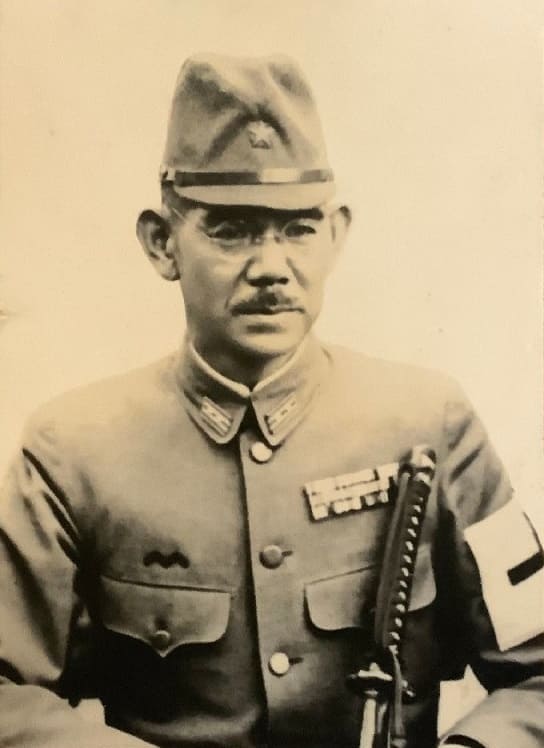 Japanese officer with ribbon bar.jpg