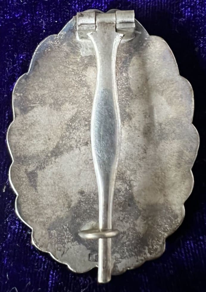 Japanese  Officer's Pilot  Badge in Silver 将校用操縦徽章.jpg