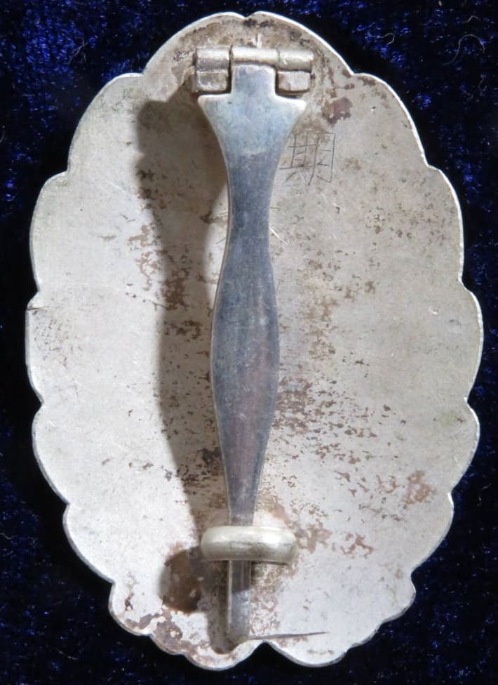 Japanese  Officer's Pilot Badge.jpg