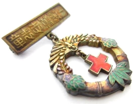 Japanese Red  Cross Society 1st Class Charity Badge 日本赤十字社一等篤志表章.jpg