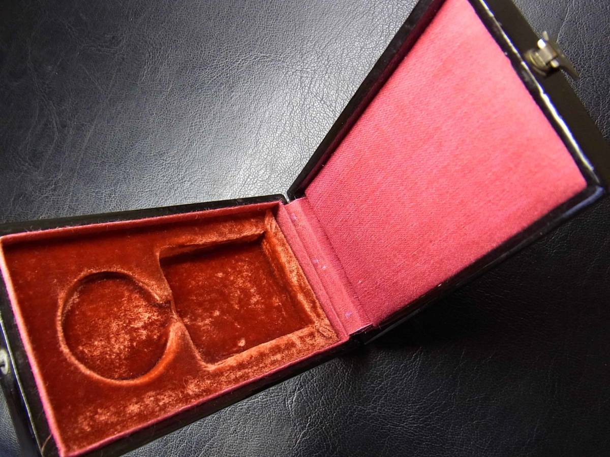 Japanese  Red  Ribbon Medal   of Honour.jpg