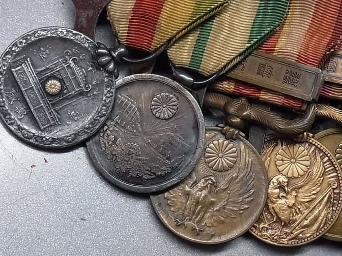 Japanese Ribbon Bar  with   Honour  Medals.jpg