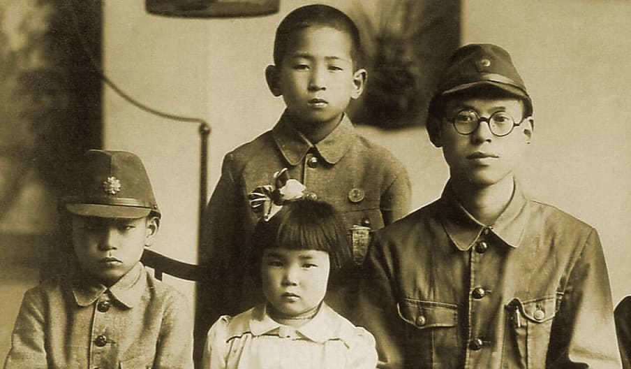 Japanese School and University Badges in Photos Medals of Asia