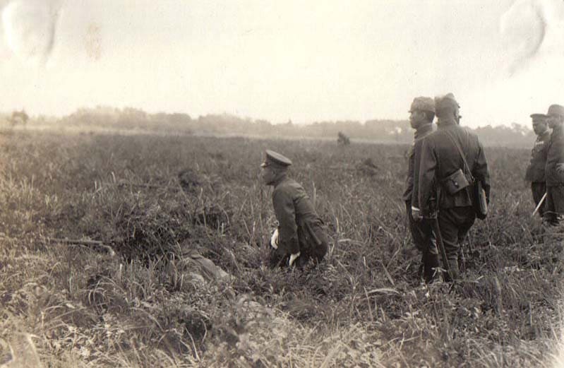 Japanese Soldiers in Disguise Camouflage.jpg
