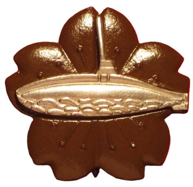 Japanese  Submariner Badge Fake.jpg