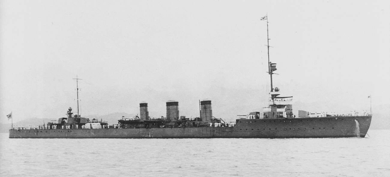 Japanese_cruiser_Tatsuta_in_Aug_1919.jpg