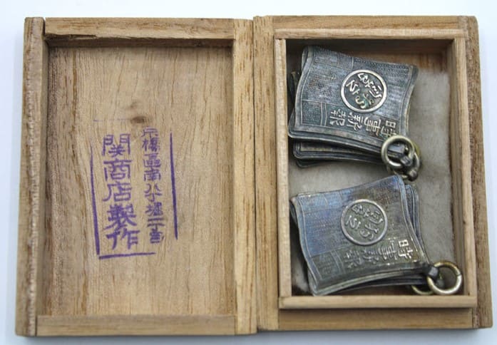 Jiji Shimpō newspaper  medals.jpg
