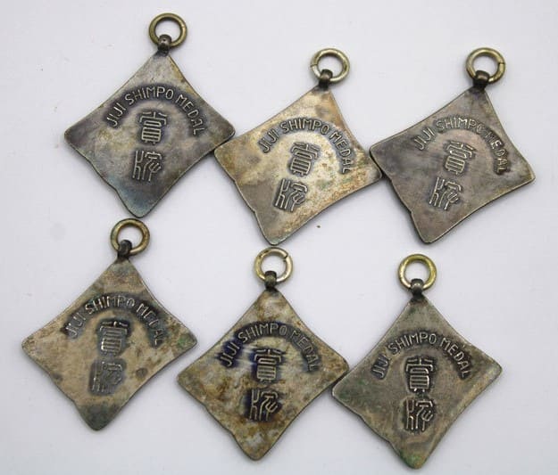 Jiji Shimpō  newspaper medals.jpg