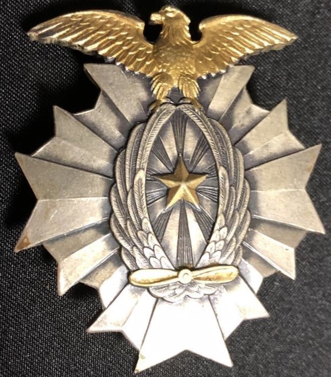 満州派遣 関東軍飛行隊 記念章 日本軍 鷲エンブレムの金属製バッジ 満州派遣 関東軍飛行隊 記念章 日本軍 鷲エンブレムの金属製バッジ