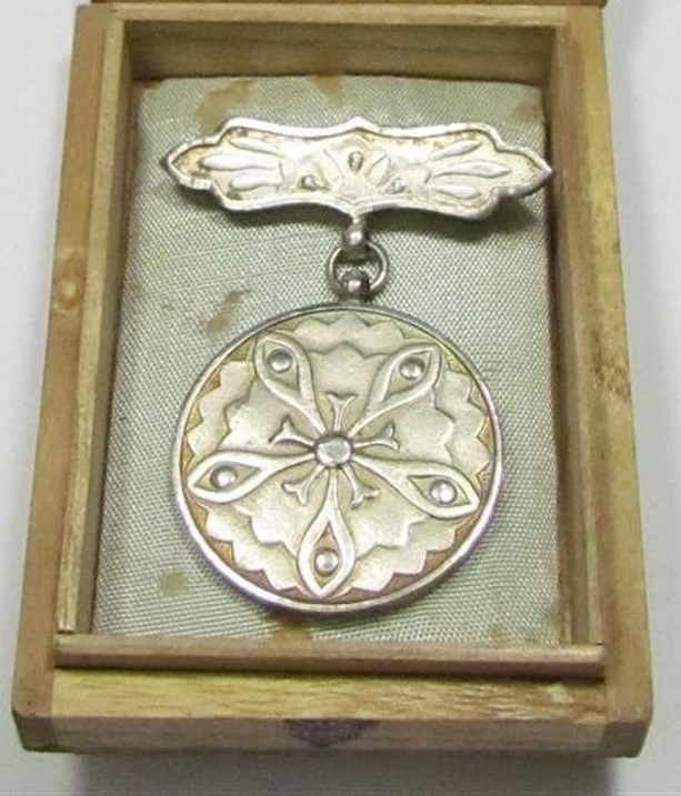 恩寵財団済生会 賛助会員章,.jpg