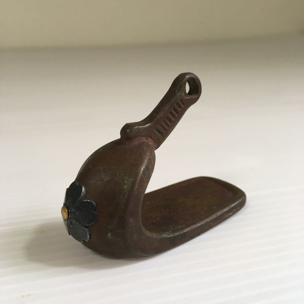 大正十二年九月二十九日第七十三潜水艦呂号第六十二)馬具鐙形.jpg