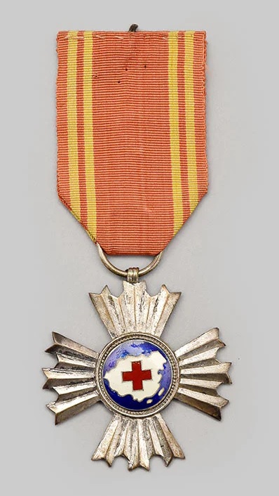 抗战时期中国红十字会荣誉会员徽章.jpg