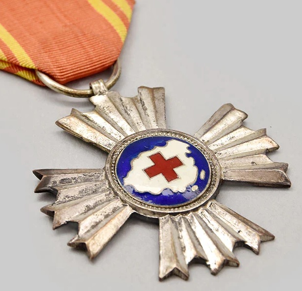 抗战时期中国红十字会荣誉会员徽章..jpg