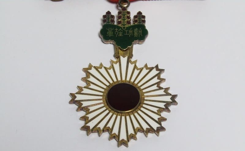 勲二等旭日重光章 -.jpg