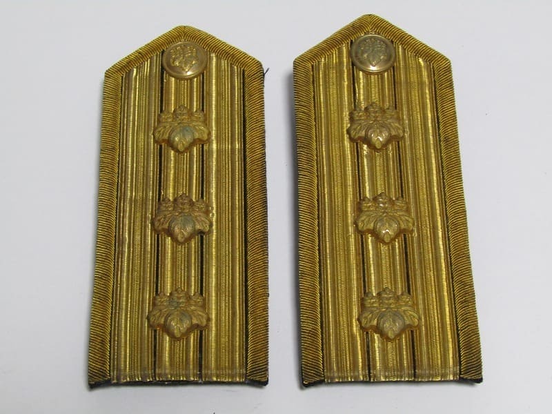 朝鮮総督府総監 勅任 肩章 一対.jpg