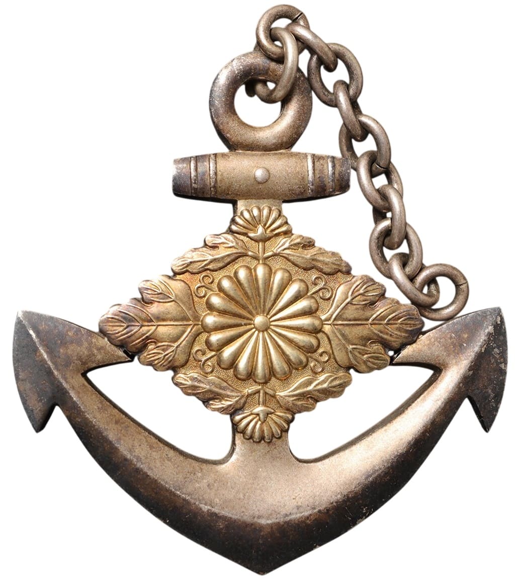 久邇宮朝融王殿下 海軍大学校甲種学生 御卒業記念章.jpg