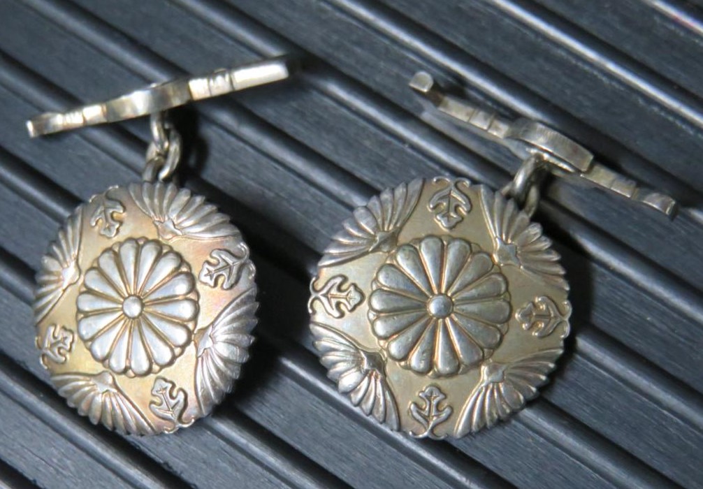 Gift Cufflinks from the Kan'in-no-Miya Imperial Family/皇族御下賜