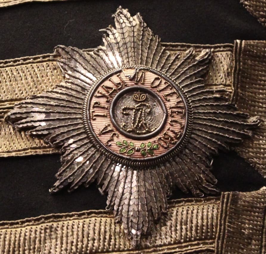 Kapitul embroidered breast star of Saint Alexander Nevsky order.jpg