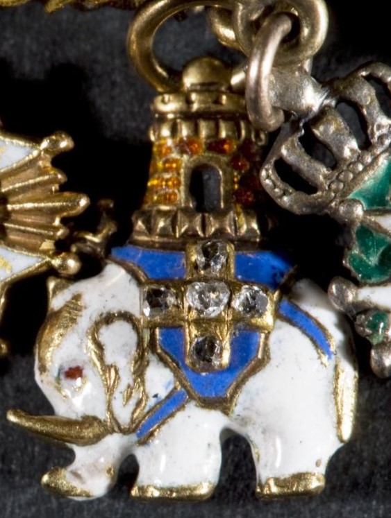 Karl XV's Chain of Miniatures with Order of the Elephant.jpg