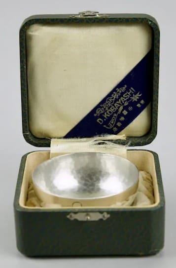 Korean Fine-Silver-Sake-Cup Present.jpg