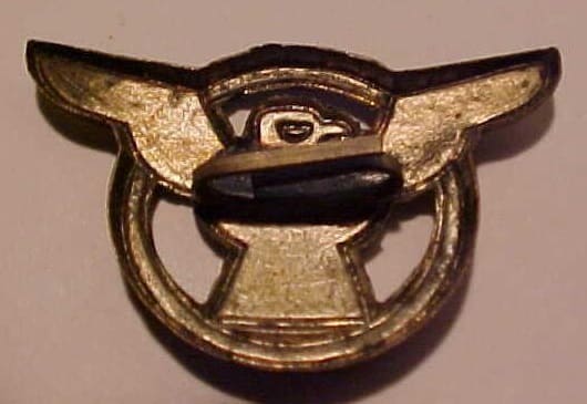 Korean Union of National Spiritual Mobilization Movement Hat Badge.jpg