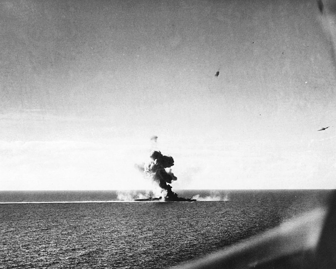 Kumano under attack, 26 October 1944.jpg