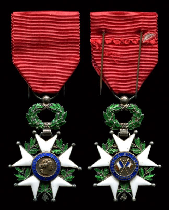 Légion d'Honneur 4ème République en argent fabrication Chobillon.jpg