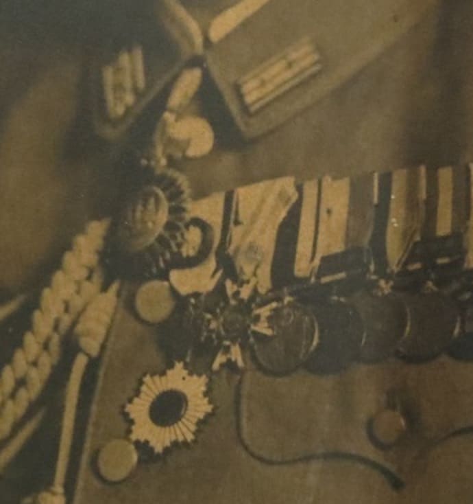 Lieutenant general with 1st type of Order of  the Crown.jpg