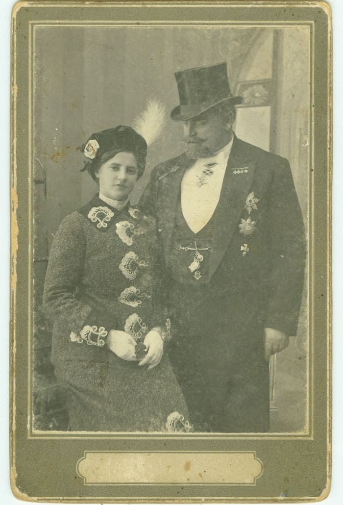 Lion and Sun order in photo.jpg