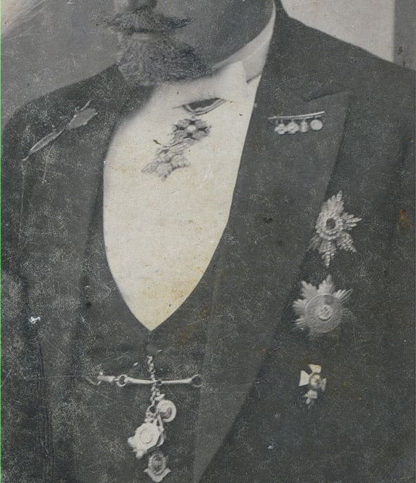 Lion and Sun  order in photo.jpg