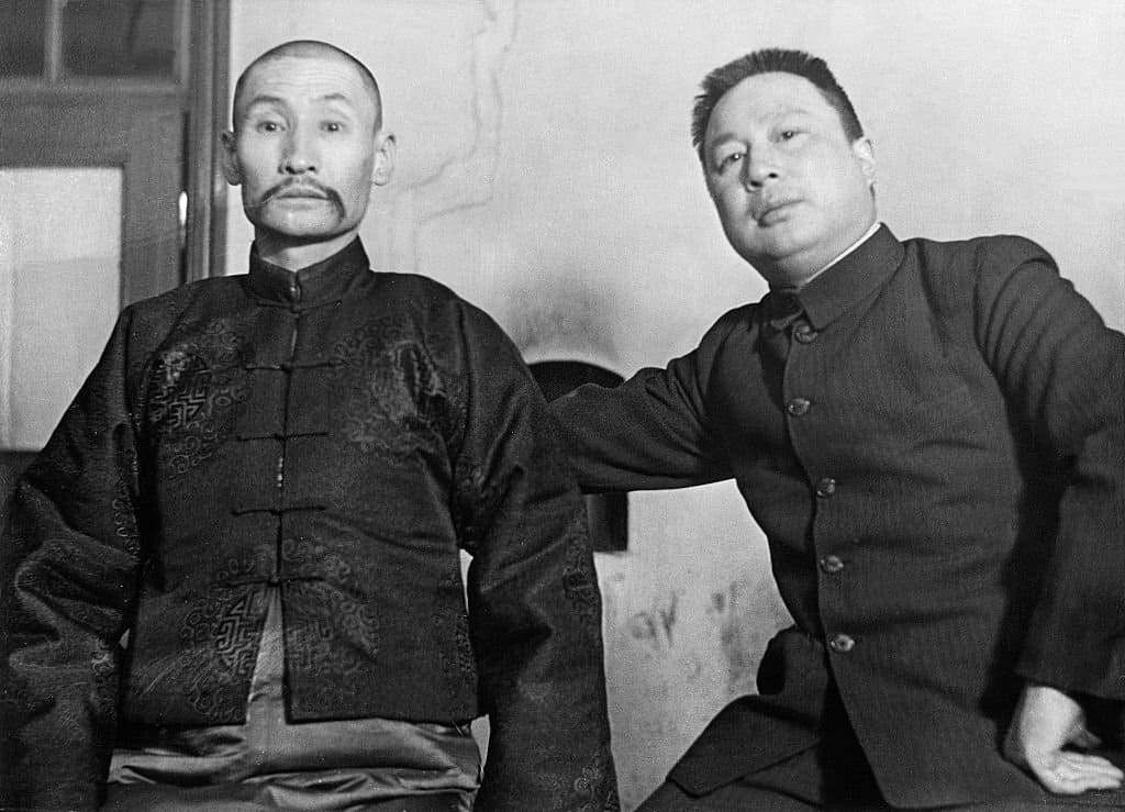 Ma Zhanshan with Kung-Yu-Chao, Minister of Foreign Affairs, after negotiations with the Japanese in Hailun, 1931.jpg