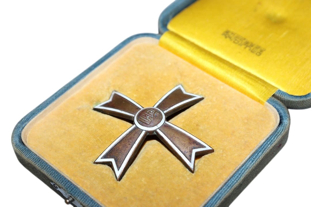 Manchukuo  3rd class  Military Merit Badge.jpg