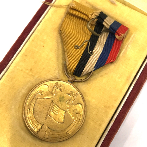 Manchukuo Foundation Commemorative Medal建国大典記念章7.jpg