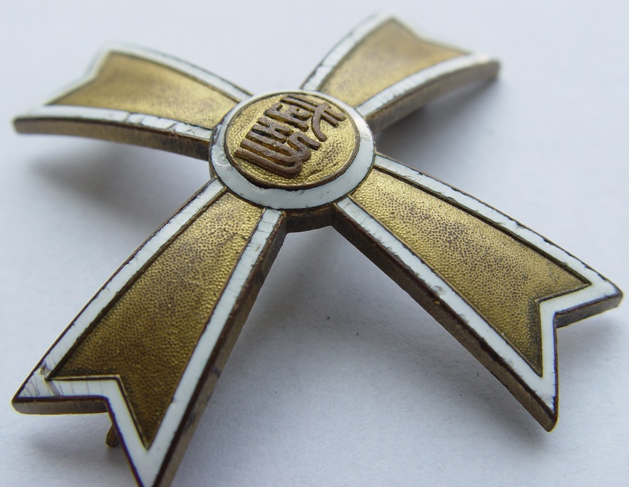 Manchukuo  Military Merit Badge 大満州国武功徽章.JPG