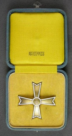 Manchukuo  Military Merit Badge  大満州国武功徽章.jpg