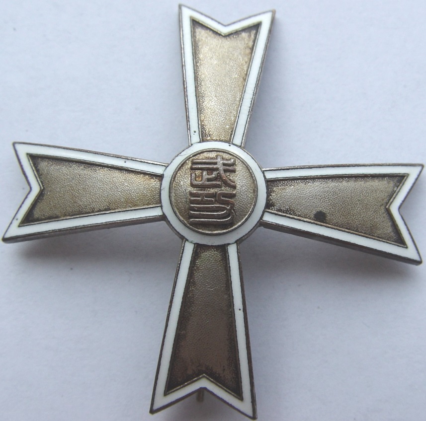 Manchukuo  Military Merit Badge 大満州国武功徽章.JPG