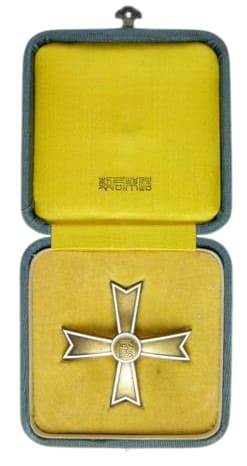 Manchukuo   Military Merit Badge 大満州国武功徽章.jpg